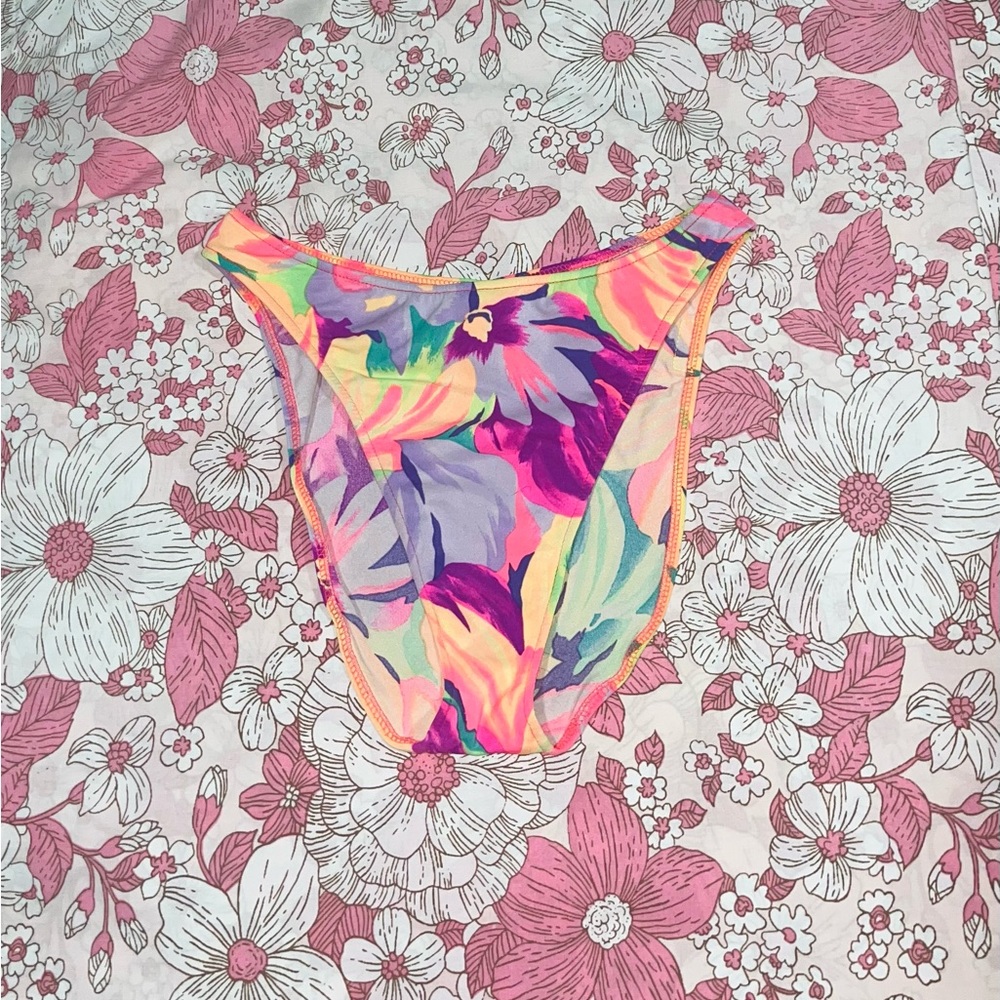 VINTAGE VENUS BIKINI BOTTOMS - SIZE M